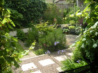 gravel with paving slabs patio small garden lush planting no lawn contemporary garden design Knaresborough Yorkshire
